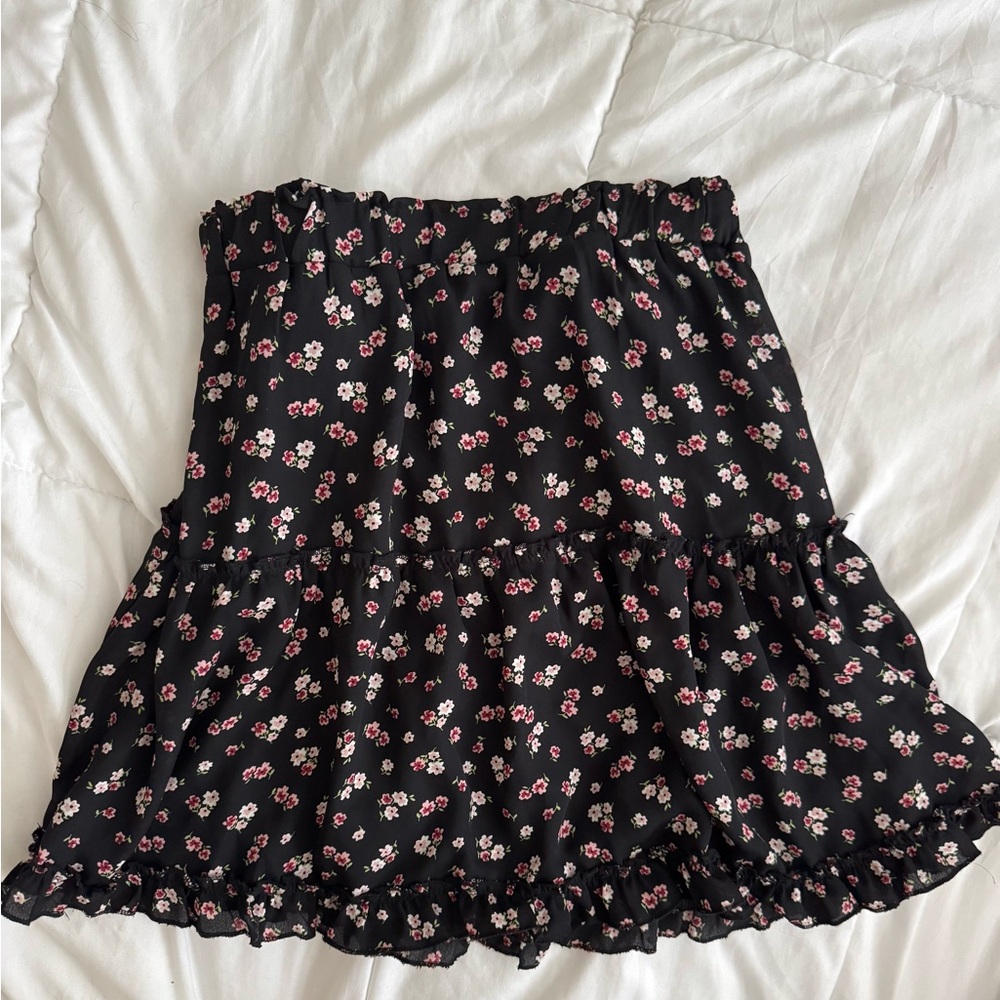 Francesca's Collections Black Floral Mini Skirt